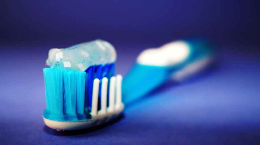 How to brush your teeth properly to avoid mouth odour